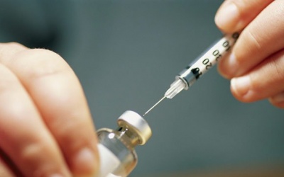 Đường máu 11.99mmol/l; HbA1c=9.7 nên tiêm insulin hay vẫn dùng thuốc uống?