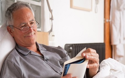 Lão thị nên đeo kính hay phẫu thuật?