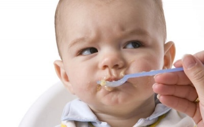 Bé sụt cân liên tục phải làm sao?