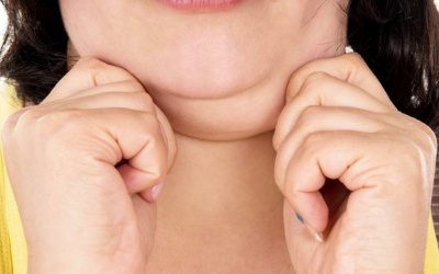 Thủ phạm nào khiến bạn bỗng dưng có '2 cằm'?