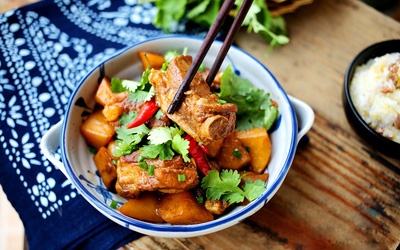 Sườn om khoai tây - tưởng thế mà không phải thế!
