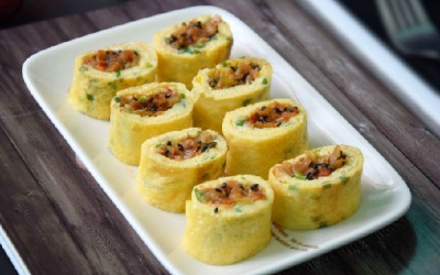 Trứng cuộn kim chi ấm áp ngày mưa lạnh