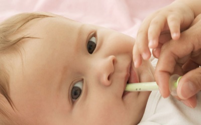 Trẻ bú mẹ vẫn cần bổ sung vitamin D