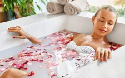 5 nguyên liệu tốt cho sức khỏe mà bạn nên thêm vào nước tắm