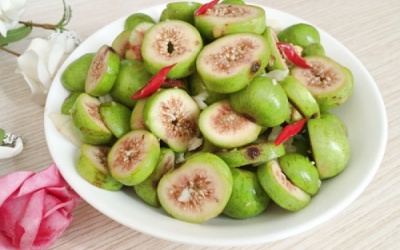 Chua ngọt ngon giòn món sung muối xổi