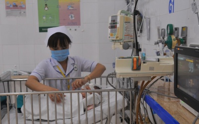 Hiếm gặp: Toàn bộ lá gan nằm ngoài ổ bụng khi vừa chào đời