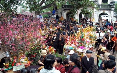 'Lên chùa bẻ một cành sen'