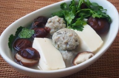 Bí quyết nấu canh chả cá thanh mát 