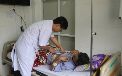 Lần đầu tiên phẫu thuật Miles nội soi cắt ung thư trực tràng thấp