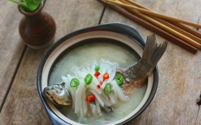 Canh cá chép củ cải nóng hổi