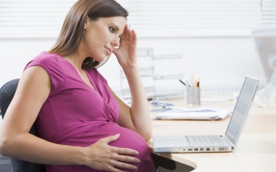Mang thai bé gái khiến sức khỏe của mẹ yếu hơn?