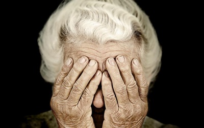 Mối liên kết giữa đục thủy tinh thể và trầm cảm ở người già