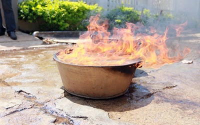 Nước giếng bén lửa bốc cháy ngùn ngụt