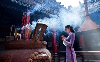 Lên chùa cầu một chữ An