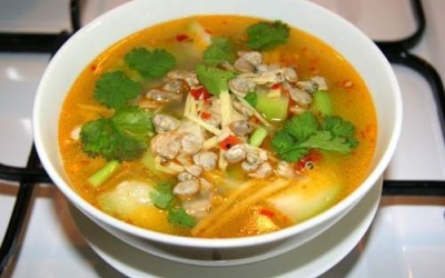 Mát lòng canh hến nấu bí xanh