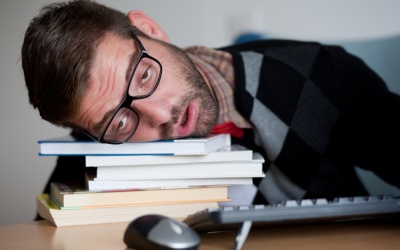 Vì sao bạn luôn cảm thấy buồn ngủ?