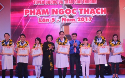 27 thầy thuốc trẻ Sài Gòn nhận giải thưởng Phạm Ngọc Thạch