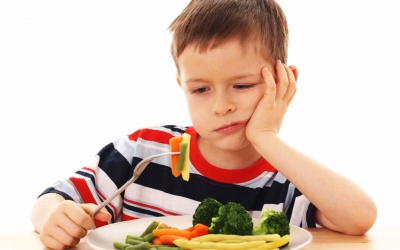 Bí quyết đơn giản giúp bé hết biếng ăn, tránh xa táo bón
