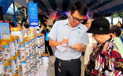 Vinamilk khởi động hành trình chăm sóc sức khỏe cho người cao tuổi năm 2017