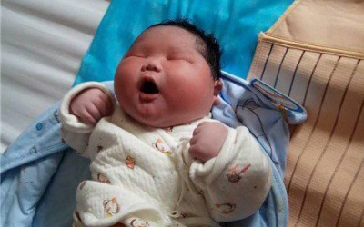 Bé sơ sinh nặng 6,7kg ra đời ở Trung Quốc