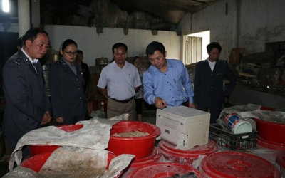 Hà Tĩnh: Giật mình mục sở thị cơ sở sản xuất rượu “nhiều không”!