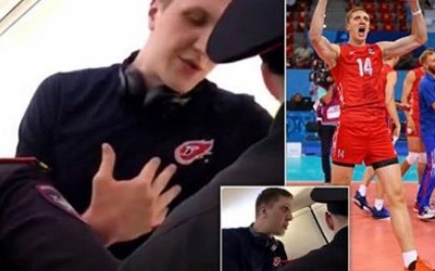 Bị “đuổi” khỏi máy bay vì... chân quá dài