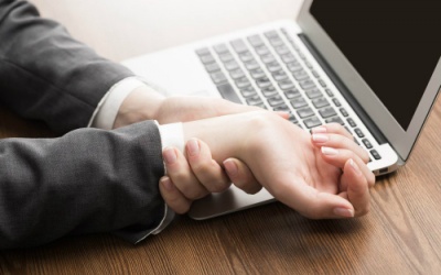 Giải mã cảm giác kiến bò ở tay chân