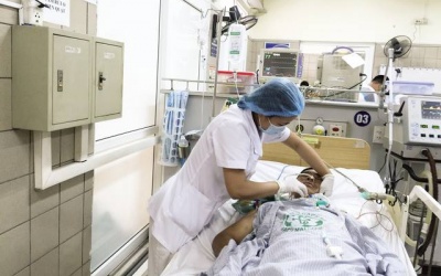 7 người nhập viện sau khi uống rượu trắng pha ba kích