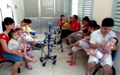 Chưa vào cao điểm mùa nóng, bệnh ở trẻ đã gia tăng