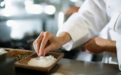 Cẩn thận: Ăn quá ít muối cũng làm tăng nguy cơ suy tim