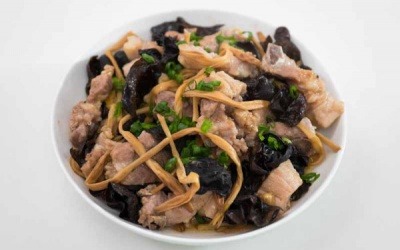 Sườn lợn hấp hoa kim châm