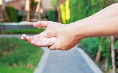 Tê tay chân - Coi chừng thiếu vitamin B12