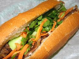 Đình chỉ cơ sở bánh mì nghi gây ngộ độc hàng loạt