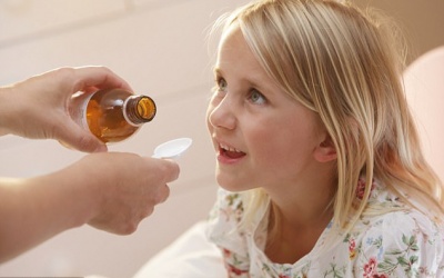 Trẻ uống kháng sinh từ nhỏ có thể dễ cáu gắt khi trưởng thành