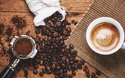 Vì sao bỏ uống cà phê lại gây nhức đầu?