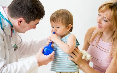 Trẻ nhiễm khuẩn hô hấp: Nên điều trị theo triệu chứng