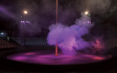 Cảm động bộ ảnh “Gánh xiếc Việt phía sau bức rèm”