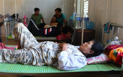 Hơn 20 người nhập viện sau khi ăn bánh tét