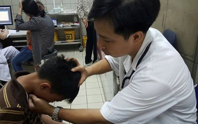 Cha mẹ tự điều trị, nhiều trẻ nhập viện vì biến chứng viêm phổi