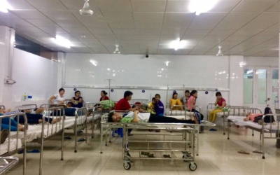 Hàng chục công nhân nghi ngộ độc sau khi ăn mì gói nấu