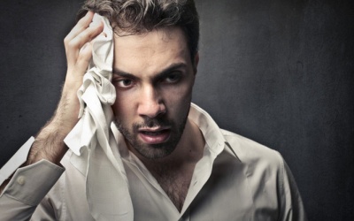 6 dấu hiệu cơ thể bạn đang bị tăng tiết mồ hôi