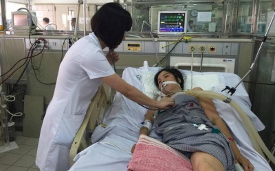 Bán hết tài sản trong nhà vẫn chưa đủ tiền chữa bệnh cho vợ do không có BHYT