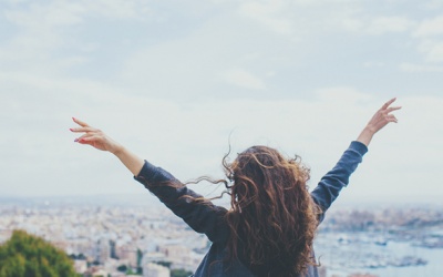 Sao cứ phải dùng thuốc NSAIDs trong khi có đầy cách giảm đau tốt hơn?