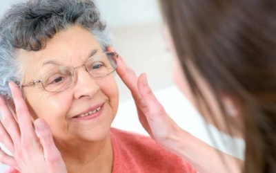 Không phẫu thuật liệu có chữa khỏi hẳn đục thủy tinh thể?