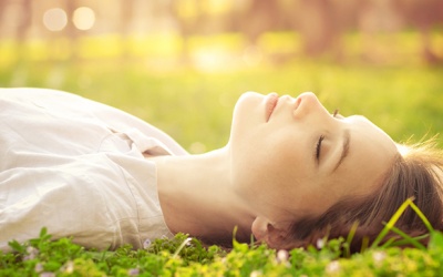 Bổ sung vitamin D hợp lý và ngủ ngon giúp giảm đau