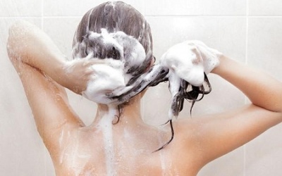 Hợp chất gây ung thư có trong dầu gội và rượu
