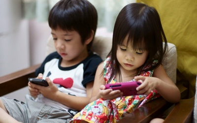 Nghỉ Hè dài ngày, làm gì để trẻ không “dán mắt” vào các thiết bị điện tử?