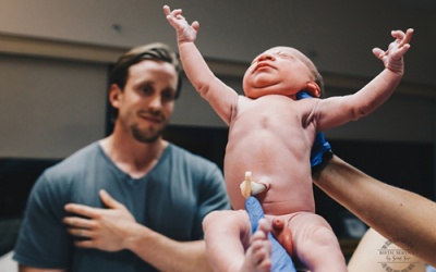 Ngắm 15 khoảnh khắc sinh nở lay động hàng triệu trái tim