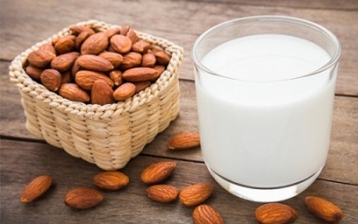 6 lý do vì sao bạn nên uống sữa hạnh nhân