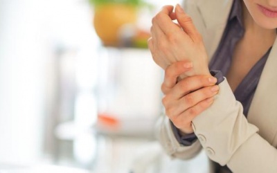 Cách đối phó với tình trạng đau khớp mùa mưa 